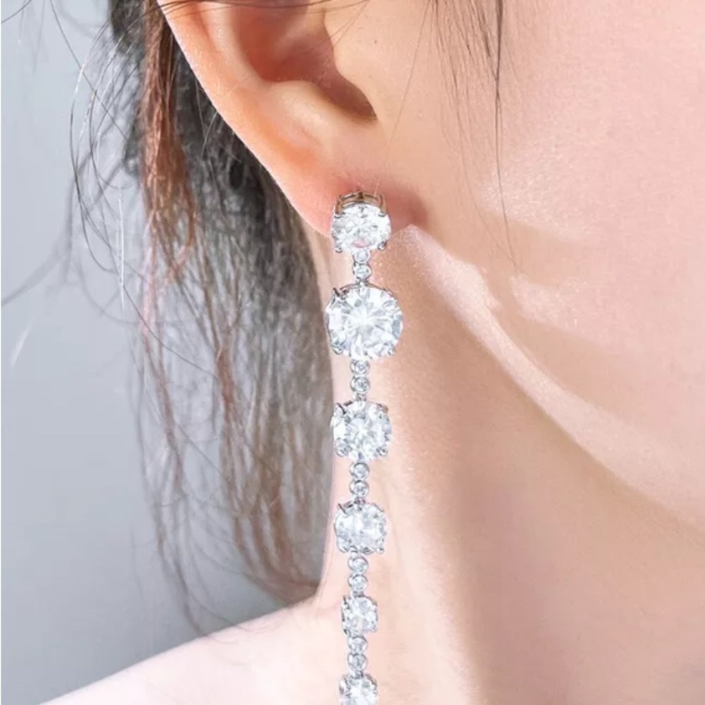 Silver Earrings Jewelry with Elegant Design